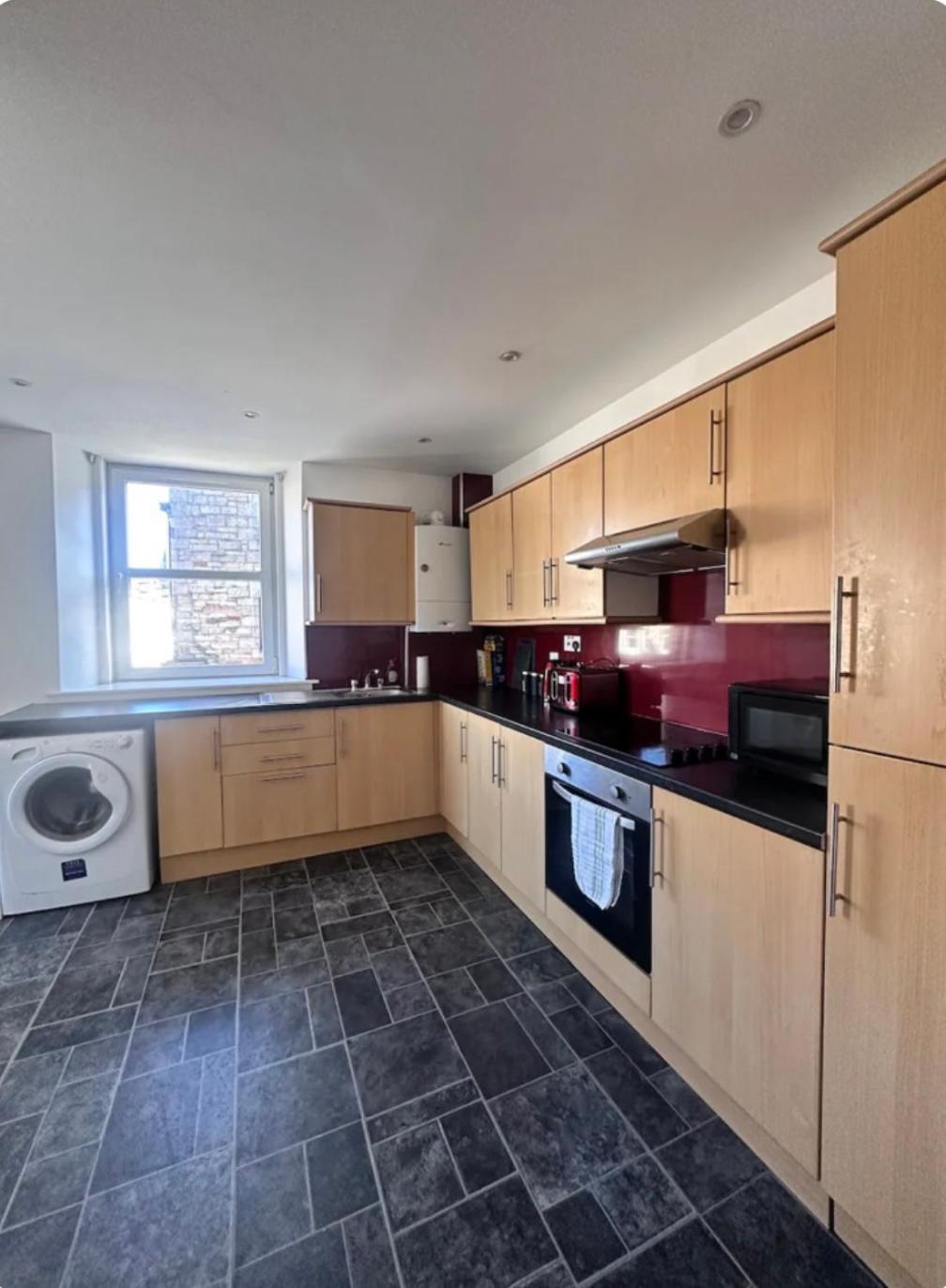 3-Bedroom Flat In The City Centre Next To The River Ness Инвернес Екстериор снимка