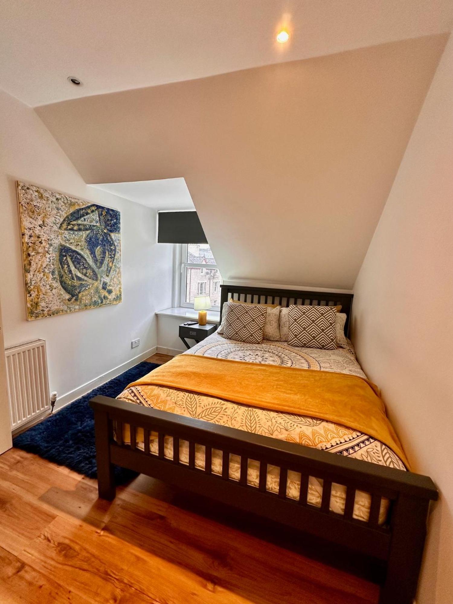 3-Bedroom Flat In The City Centre Next To The River Ness Инвернес Екстериор снимка